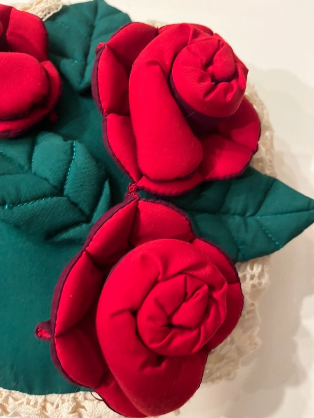 LIST AFTER AUCTION - House of Hatten Vintage 3D Rose Floral Decor Pillow (RARE) - Picture 3 of 14
